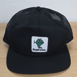 Supreme Black Hat with Green Character Patchź